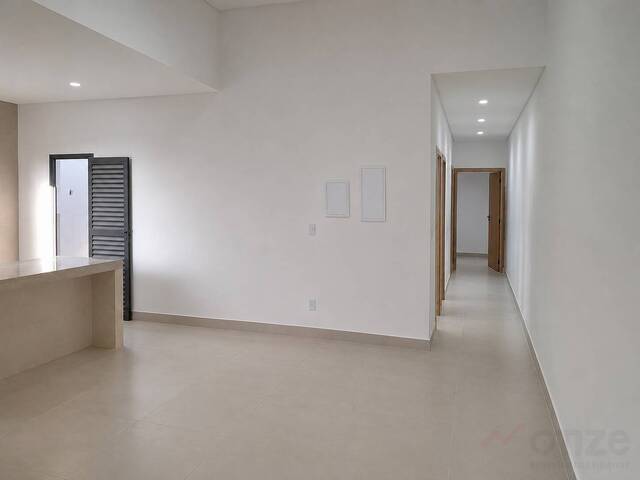 Casa para Venda em São José dos Campos - 4